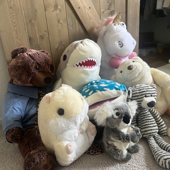 Assorted Plush Toy Collection - Picture 12 of 12